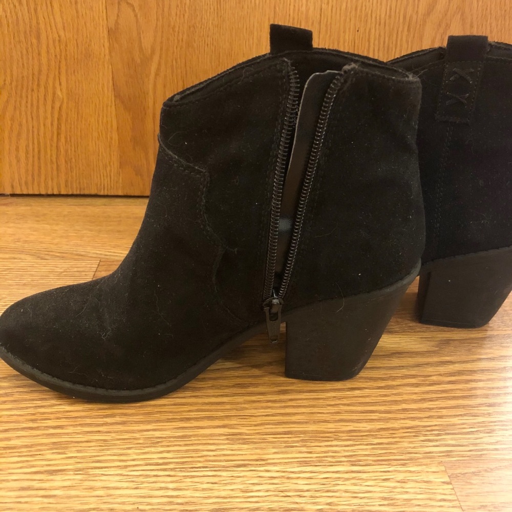 Black cowboy boots